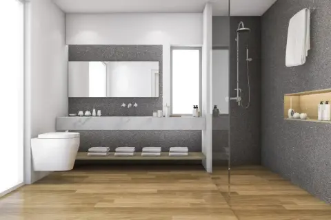 Modernes bad ohne fliesen mit Holzboden, freistehender Toilette und Dusche.