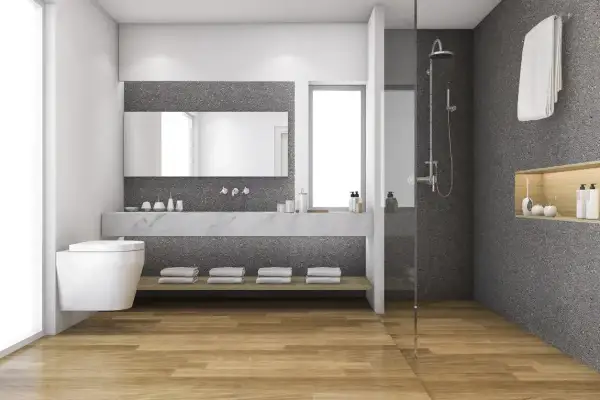 Modernes bad ohne fliesen mit Holzboden, freistehender Toilette und Dusche.